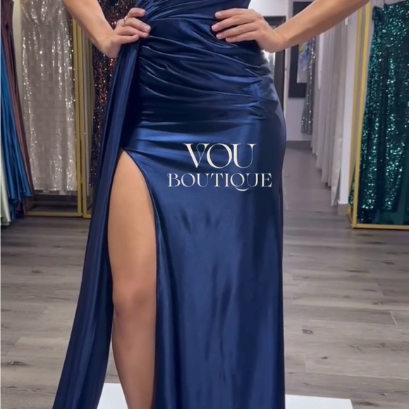 Sleek Navy Strapless Gown - Picture 3 of 6